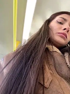 Snapshot of Accole chatting on 03/19/25, 08:12 Accole online show from 03/19/25, 08:12