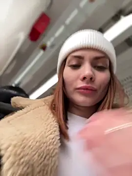 Snapshot of Accole chatting on 12/27/24, 09:06 Accole online show from 12/27/24, 09:06