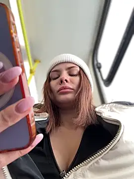 Snapshot of Accole chatting on 02/06/25, 08:07 Accole online show from 02/06/25, 08:07