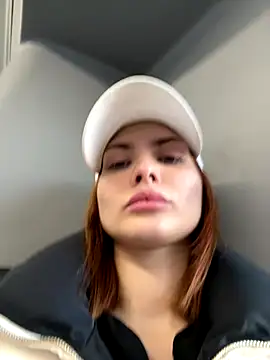 Snapshot of Accole chatting on 12/04/24, 09:45 Accole online show from 12/04/24, 09:45