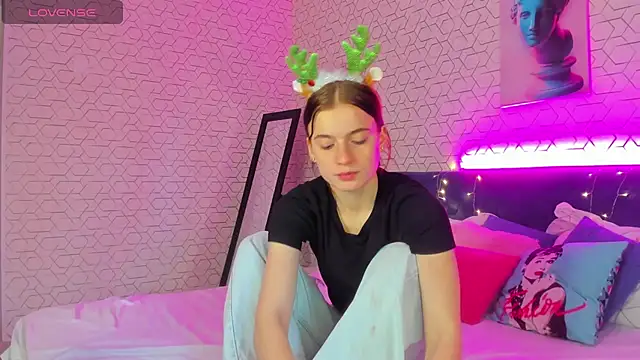 Snapshot of Stacey_Brown chatting on 12/17/24, 04:56 Stacey Brown online show from 12/17/24, 04:56