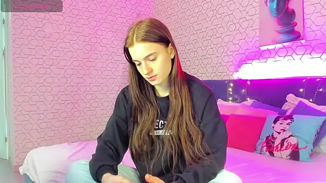 Snapshot of Stacey_Brown chatting on 12/17/24, 01:50 Stacey Brown online show from 12/17/24, 01:50