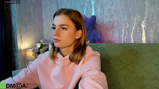 Snapshot of Stacey_Brown chatting on 12/19/25, 12:58 Stacey Brown online show from 12/19/25, 12:58