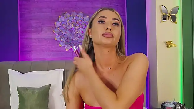 LoraDevine online show from 04/03/26, 06:58