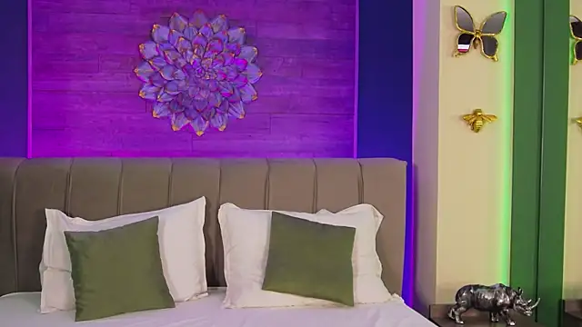 LoraDevine online show from 02/22/26, 08:21