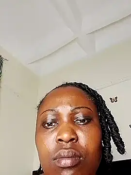 Snapshot of melaninebony1 chatting on 11/19/25, 01:11 melaninebony1 online show from 11/19/25, 01:11