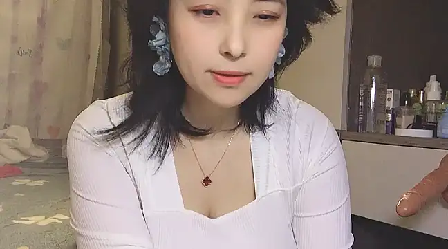 Snapshot of Hanicarrot chatting on 01/16/25, 04:28 Hanicarrot online show from 01/16/25, 04:28