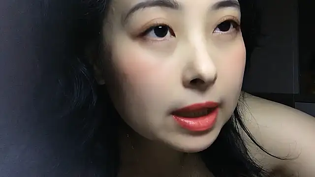 Snapshot of Hanicarrot chatting on 12/23/24, 01:08 Hanicarrot online show from 12/23/24, 01:08