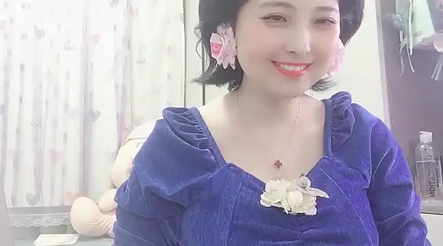 Snapshot of Hanicarrot chatting on 03/05/25, 05:08 Hanicarrot online show from 03/05/25, 05:08
