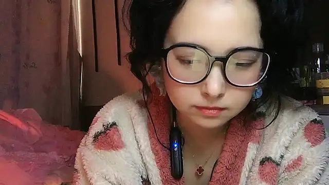 Snapshot of Hanicarrot chatting on 12/24/24, 02:43 Hanicarrot online show from 12/24/24, 02:43