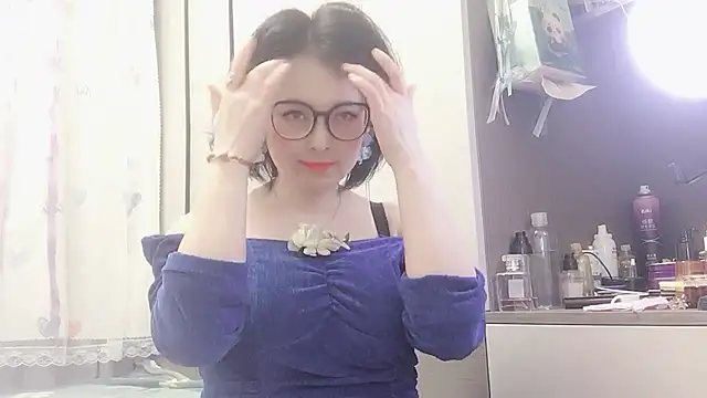 Snapshot of Hanicarrot chatting on 02/24/25, 04:26 Hanicarrot online show from 02/24/25, 04:26