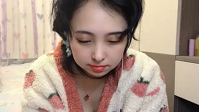 Snapshot of Hanicarrot chatting on 12/09/24, 12:01 Hanicarrot online show from 12/09/24, 12:01