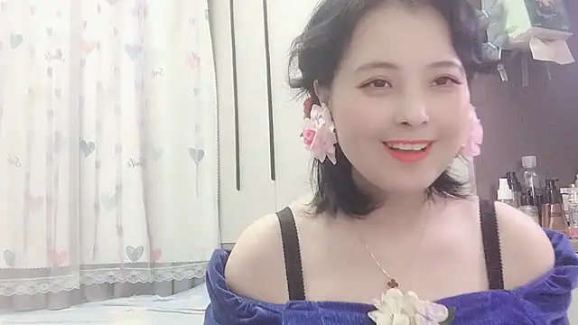 Snapshot of Hanicarrot chatting on 02/19/25, 04:33 Hanicarrot online show from 02/19/25, 04:33