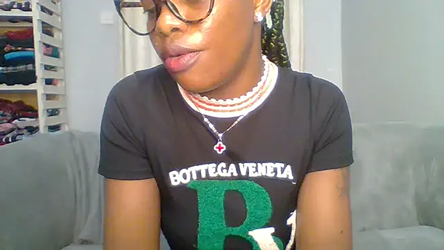 Petite 254 online show from 03/26/26, 12:58