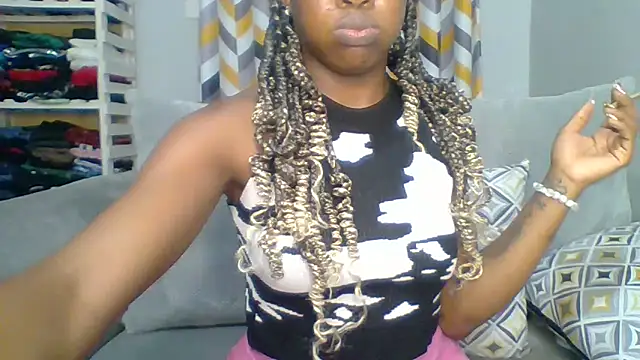 Petite 254 online show from 10/31/25, 12:46