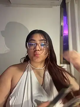 KathyGonzalez online show from 11/16/25, 11:04