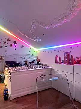 Snapshot of SelenaBee chatting on 10/11/25, 07:53 SelenaBee online show from 10/11/25, 07:53