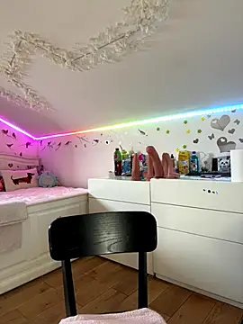 Snapshot of SelenaBee chatting on 09/10/25, 07:40 SelenaBee online show from 09/10/25, 07:40