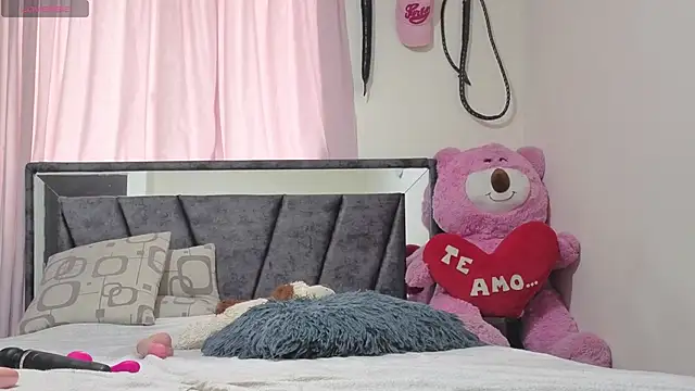 Hotsamantamature online show from 10/25/25, 09:59