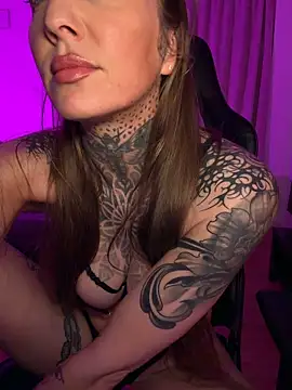 Snapshot of ElenaHaze chatting on 06/10/26, 06:09 ElenaHaze online show from 06/10/26, 06:09