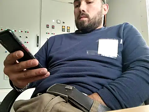 Leonormaldick online show from 11/12/25, 11:14