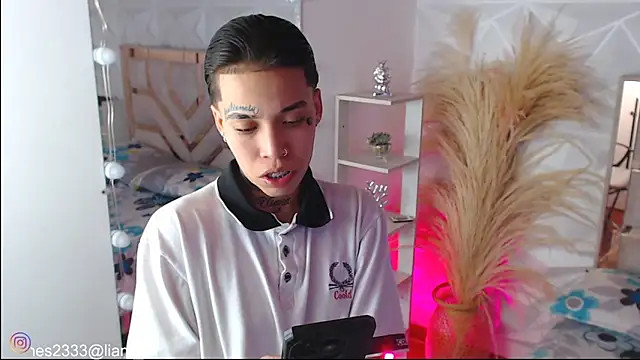 Jonesliam23 online show from 11/06/25, 07:40