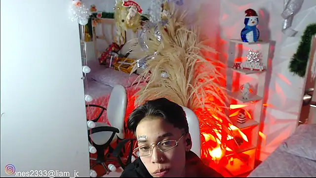 Jonesliam23 online show from 12/22/25, 09:04