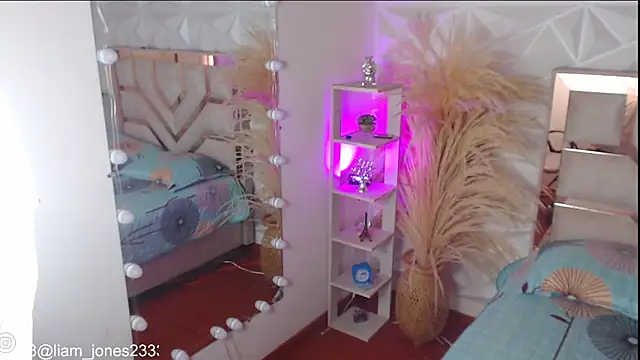 Jonesliam23 online show from 10/31/25, 07:43