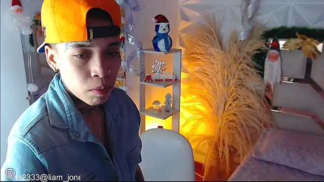 Jonesliam23 online show from 12/04/25, 07:24