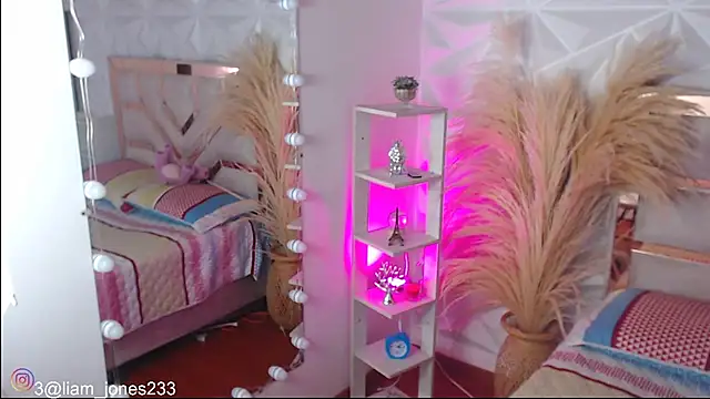 Jonesliam23 online show from 11/18/25, 07:39