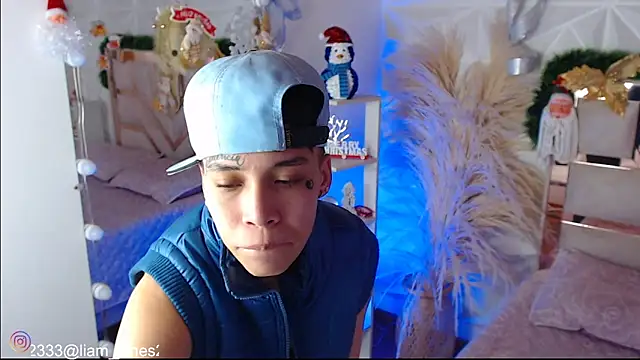 Jonesliam23 online show from 12/03/25, 07:24