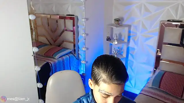 Jonesliam23 online show from 03/31/26, 07:49