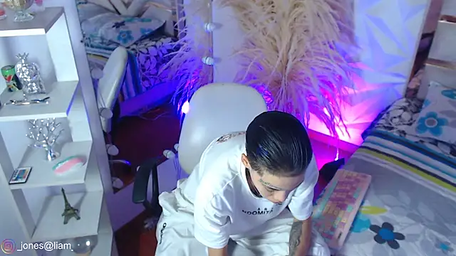 Jonesliam23 online show from 03/17/26, 07:28