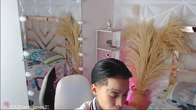 Jonesliam23 online show from 11/11/25, 07:52