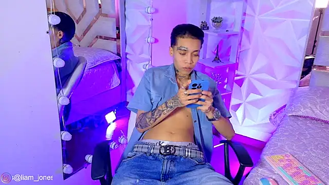 Jonesliam23 online show from 05/31/26, 08:42