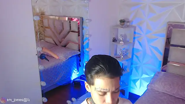 Jonesliam23 online show from 04/30/26, 08:57