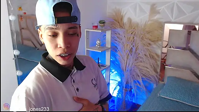 Jonesliam23 online show from 11/24/25, 07:25