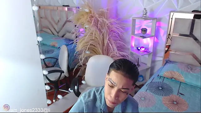 Jonesliam23 online show from 10/25/25, 07:25