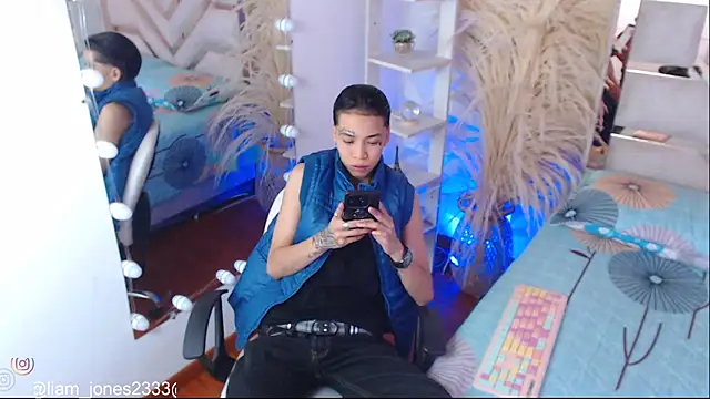 Jonesliam23 online show from 10/26/25, 07:14