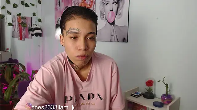 Snapshot of Jonesliam23 chatting on 03/17/25, 07:15 Jonesliam23 online show from 03/17/25, 07:15