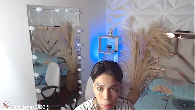 Jonesliam23 online show from 10/28/25, 10:31