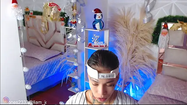 Jonesliam23 online show from 12/05/25, 07:23