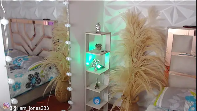 Jonesliam23 online show from 11/03/25, 07:39