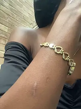 Snapshot of adaraSmiith chatting on 01/28/25, 11:49 adaraSmiith online show from 01/28/25, 11:49