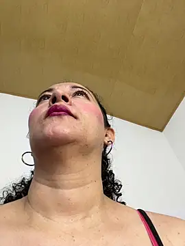 luisa curli online show from 12/05/25, 05:06