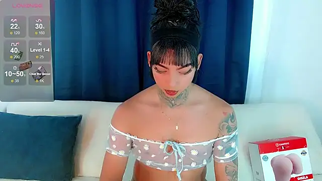 Snapshot of laura_sweett120 chatting on 10/26/25, 11:54 laura sweett120 online show from 10/26/25, 11:54