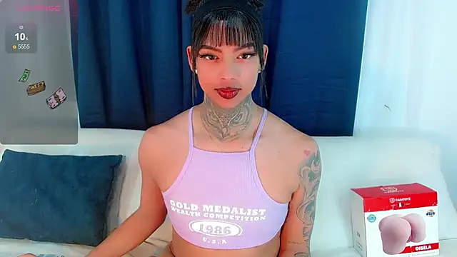 Snapshot of laura_sweett120 chatting on 11/08/25, 04:49 laura sweett120 online show from 11/08/25, 04:49