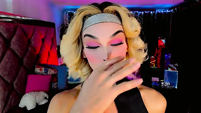 Snapshot of the-horus-girl chatting on 12/20/25, 11:18 the-horus-girl online show from 12/20/25, 11:18