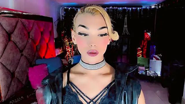 Snapshot of the-horus-girl chatting on 12/19/25, 10:01 the-horus-girl online show from 12/19/25, 10:01