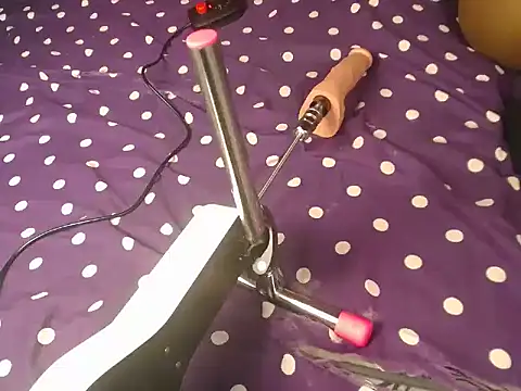 Snapshot of Tazyanna chatting on 12/08/24, 04:22 Tazyanna online show from 12/08/24, 04:22